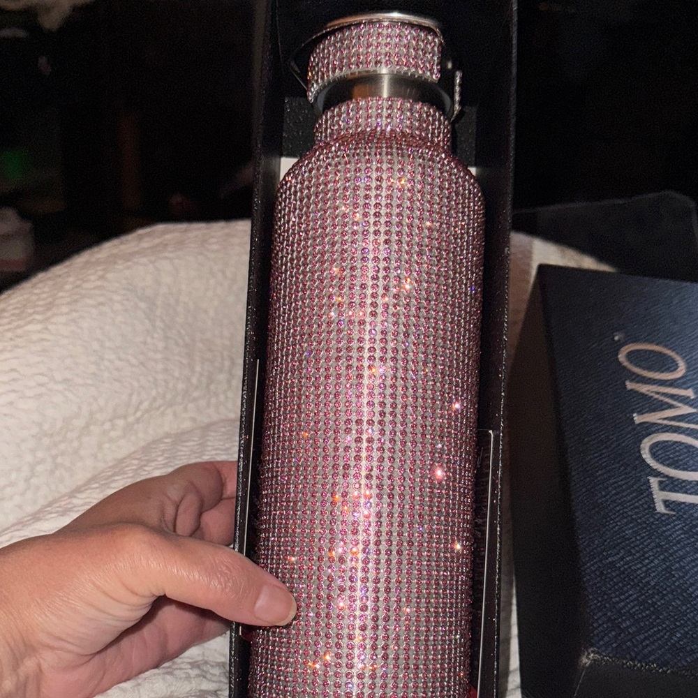 TOMO Pink Rhinestone Water Bottle, Rose Blossom 750ML/25oz New in box! - Picture 3 of 6
